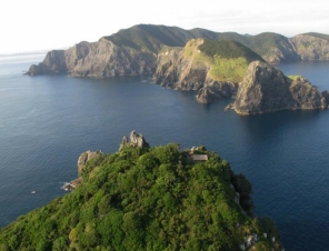 Approach to the Hole in the Rock
